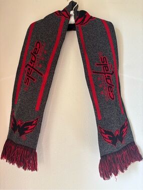 NWOT Washington Capitals Red & Gray Knit Scarf